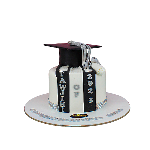 A graduation-themed cake 4